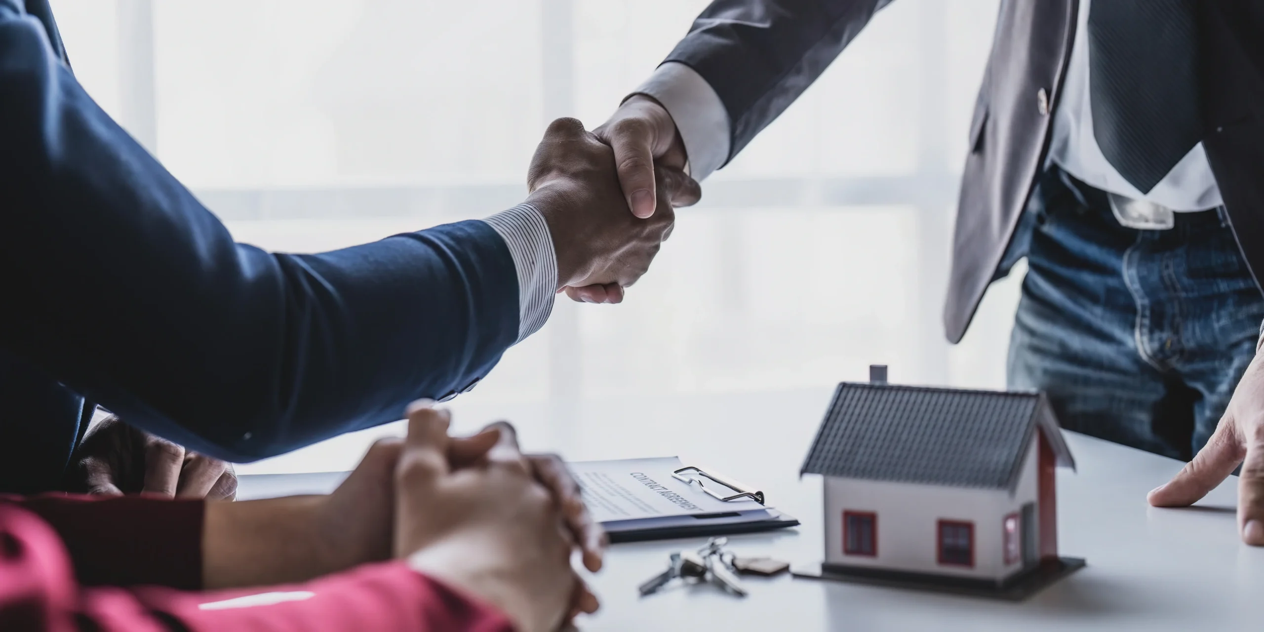 vivendis-groupe-real-estate-agreement-handshake-in-office-setting-2026-01-07-05-37-13-utc (1)